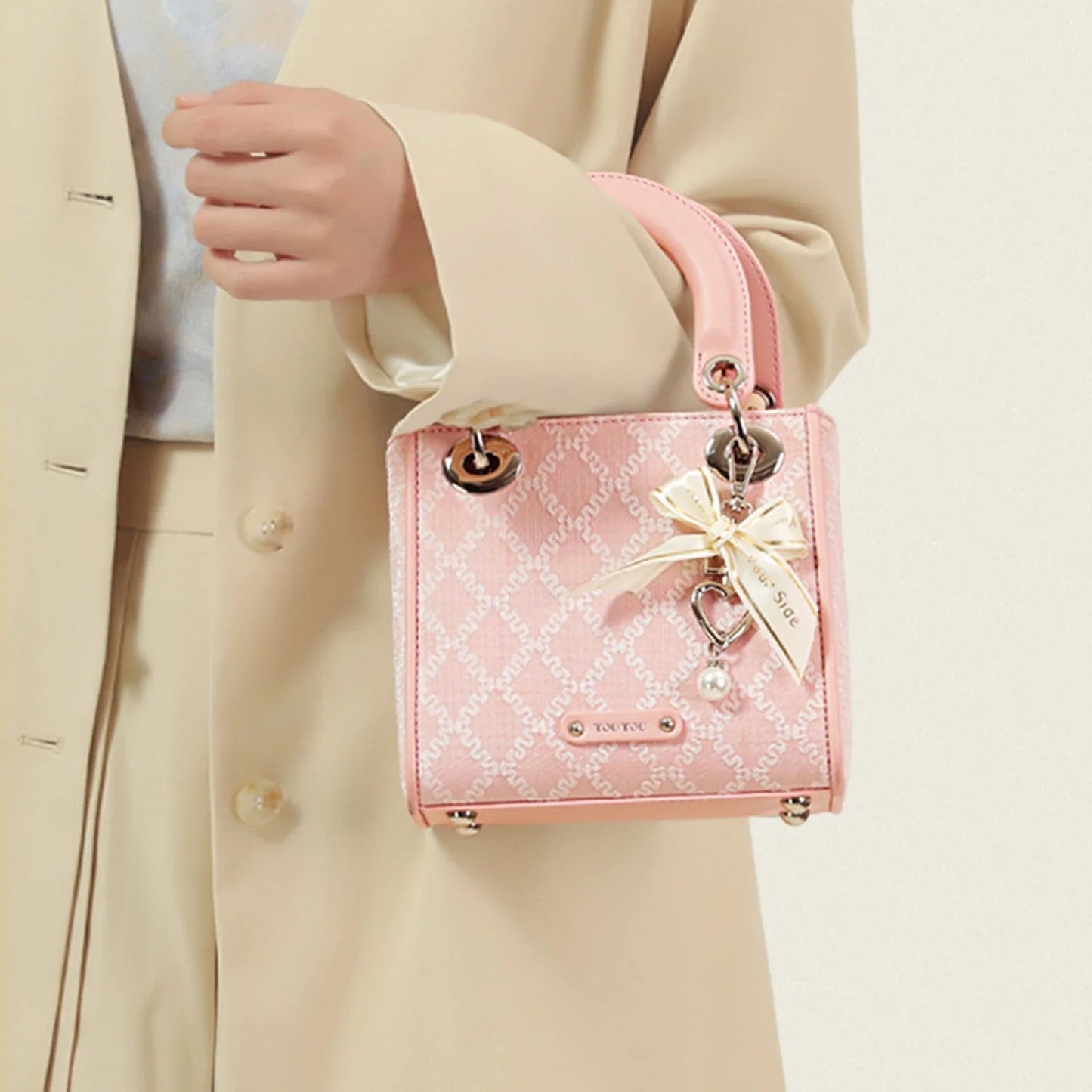 „La Petite Perle: Elegante Handtasche für anspruchsvolle Frauen“