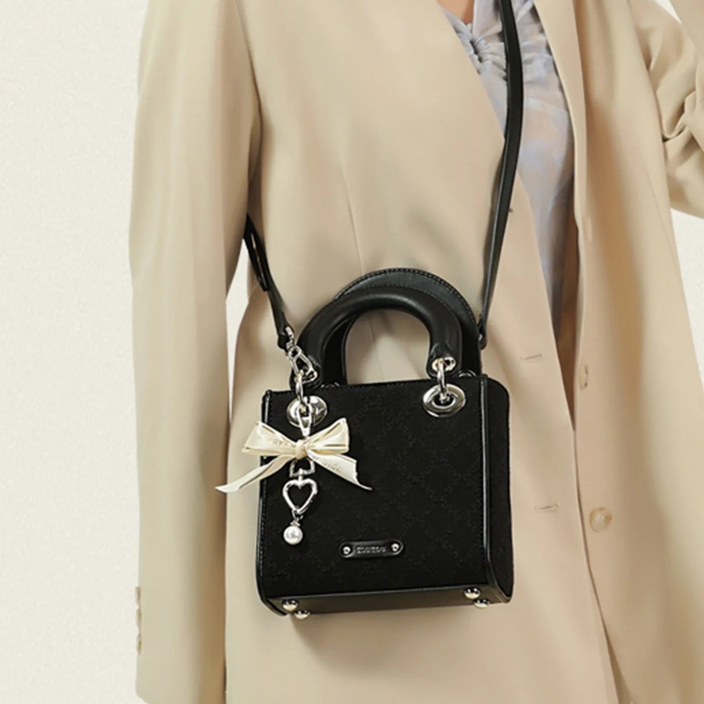 „La Petite Perle: Elegante Handtasche für anspruchsvolle Frauen“