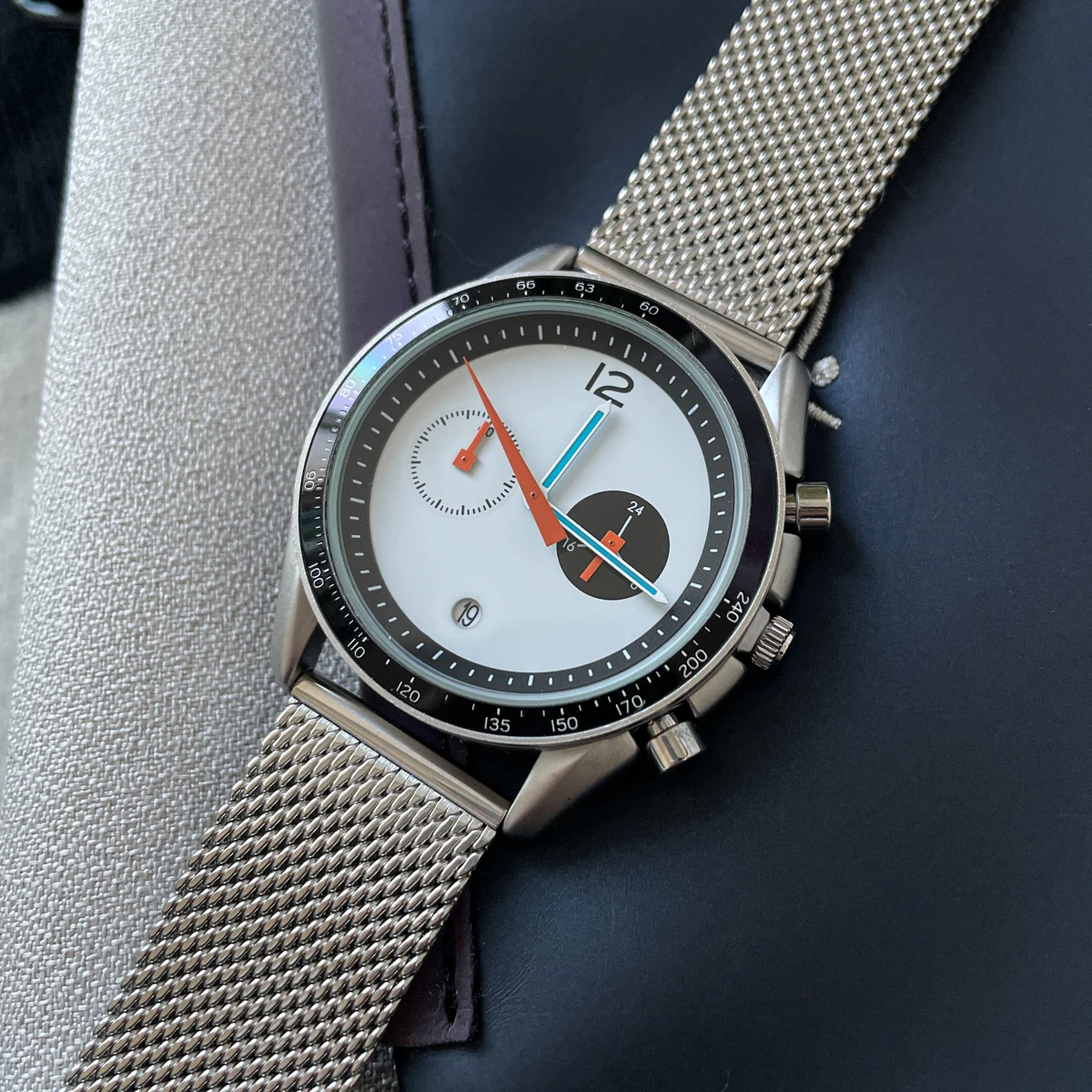 Eleganter Chronograph mit Unterzifferblatt