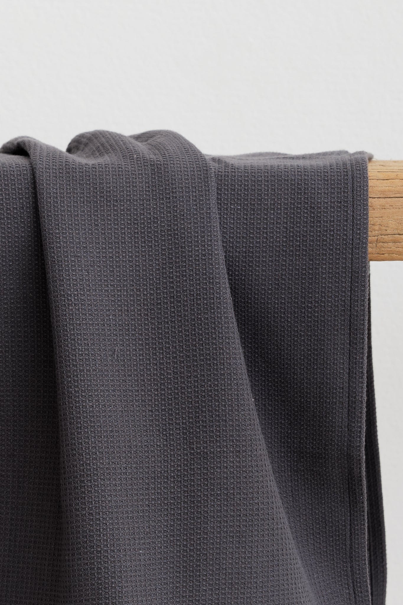 Elegantes Set handgewebter Geschirrtücher in zeitlosen Farben