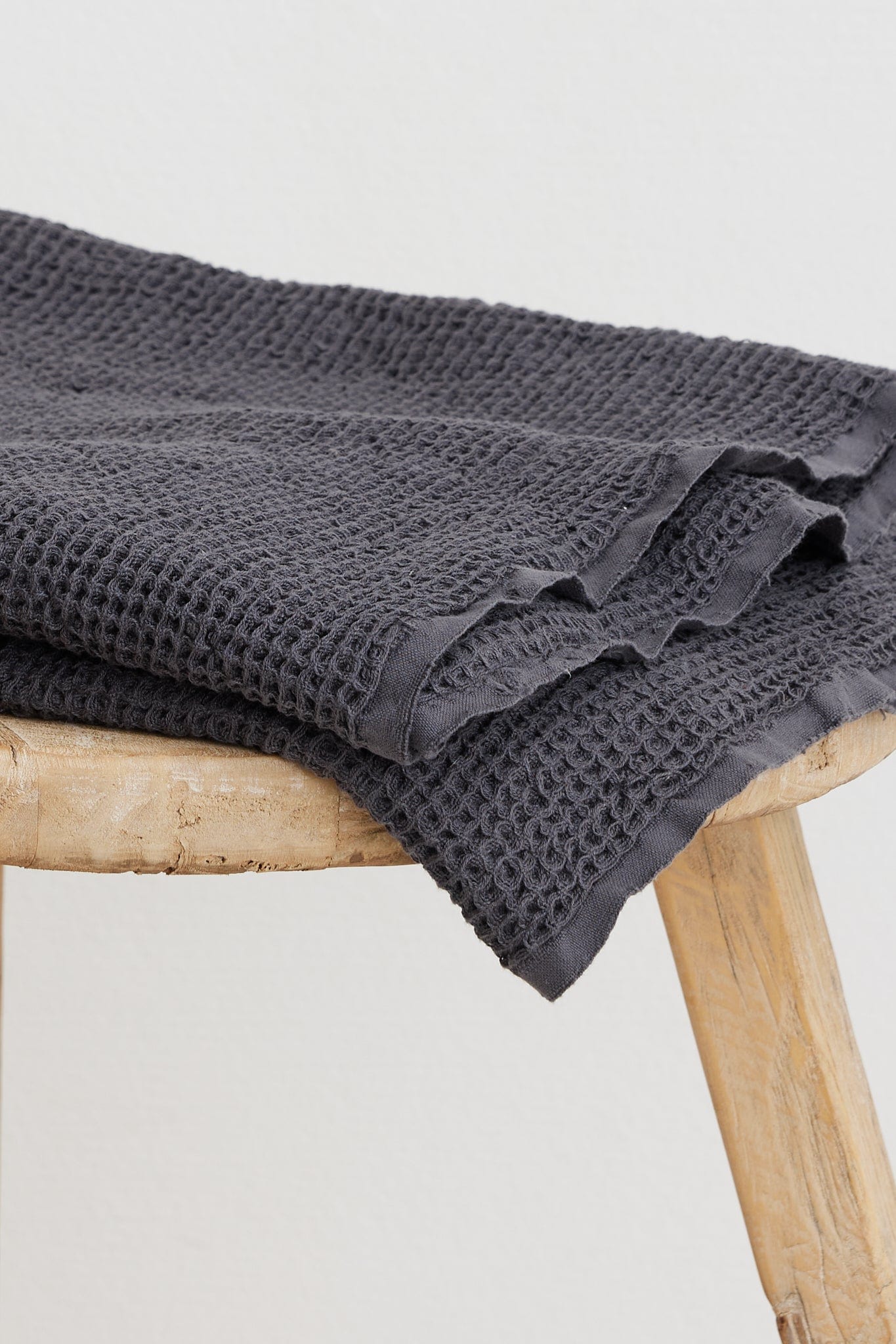 Exklusives Handgewebtes Badetuch in Anthrazit