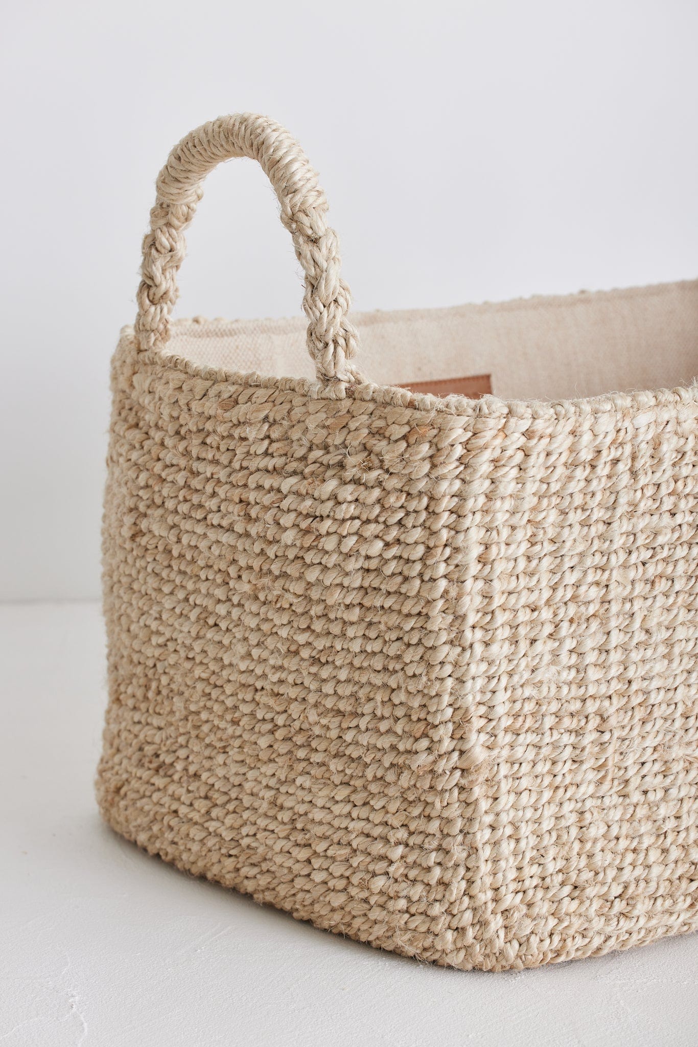 Rani Korb - Eleganz in Großformat