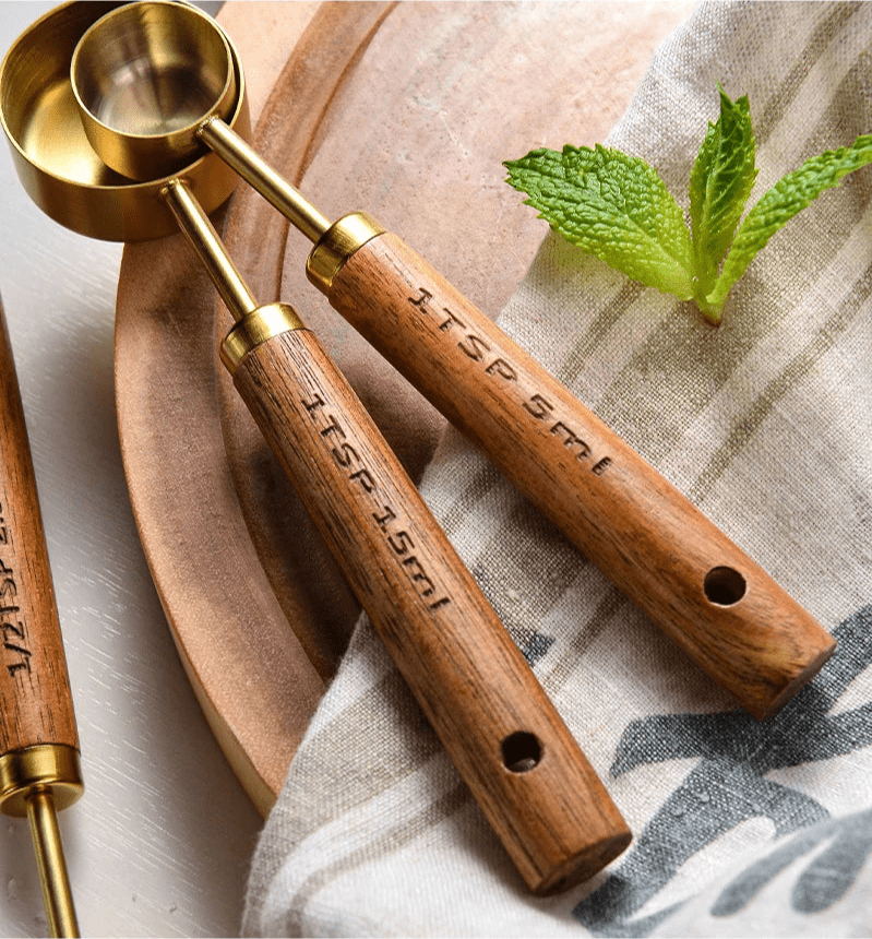 Exklusives 8-teiliges Messset aus Walnussholz